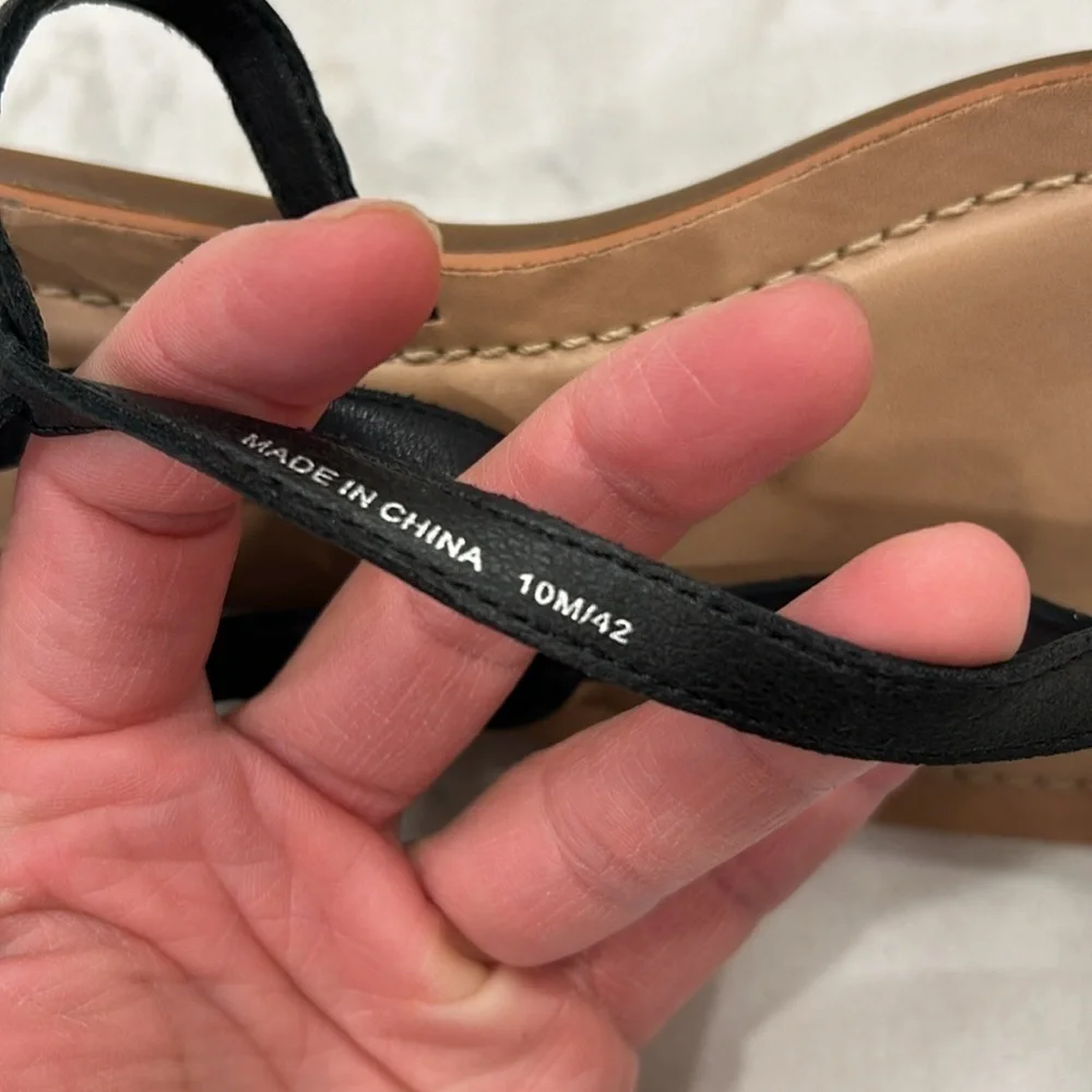 Lucky Brand Black Leather Bahlia Thong Strappy Buckle Sandal Size 10 NWOT